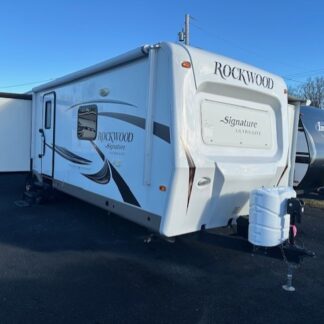 2016 ROCKWOOD SIGNATURE 8329SS