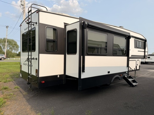 2024 East-to-West Blackthorn 3100RL - Image 5